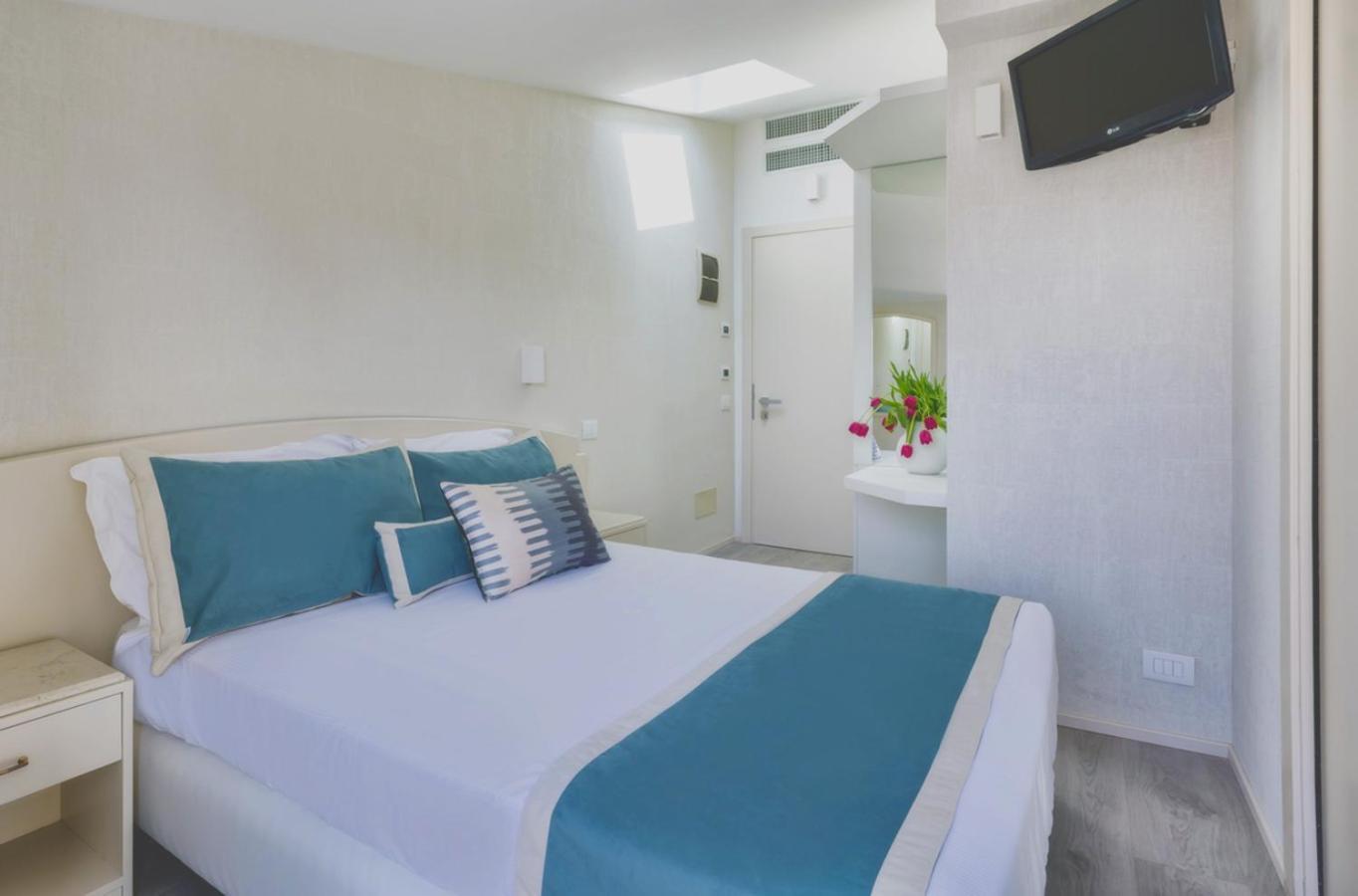Novecento Suite Hotel Riccione Exterior foto
