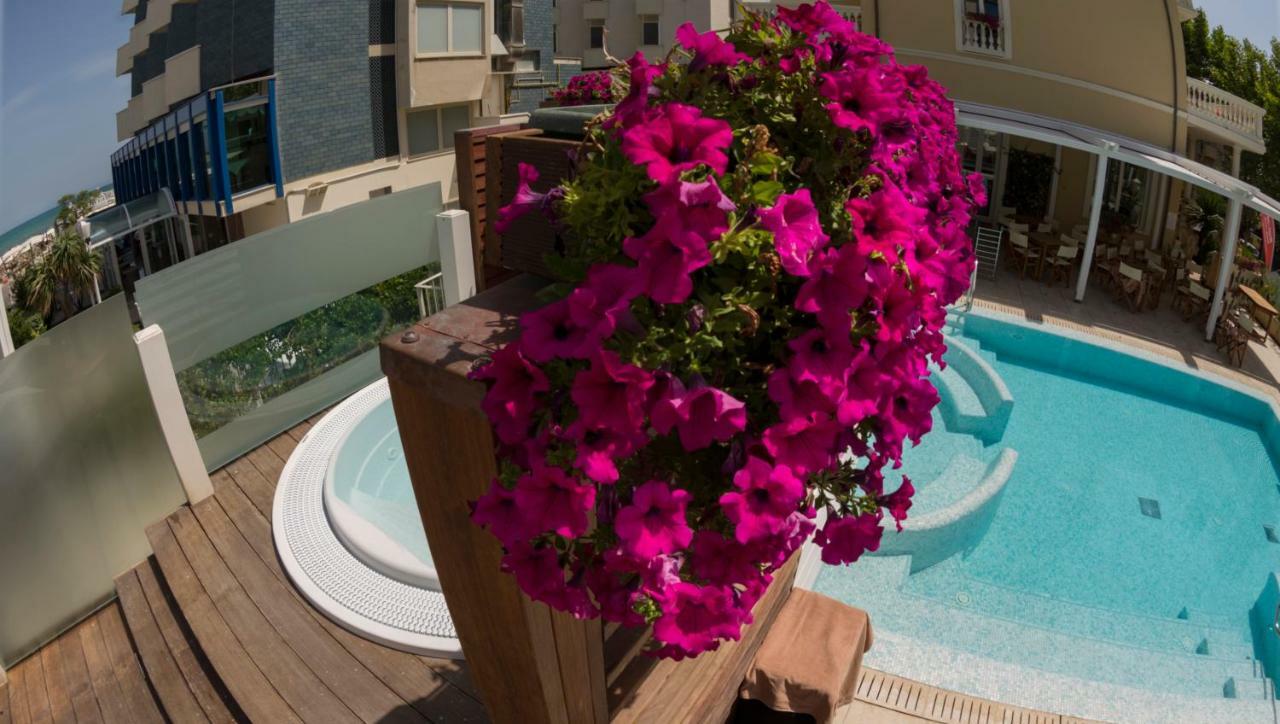 Novecento Suite Hotel Riccione Exterior foto